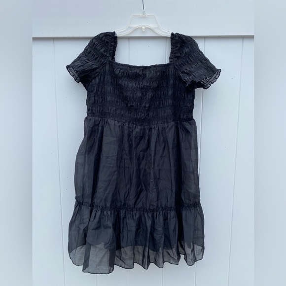H&M Dresses & Skirts - BRAND NEW H&M Dividend Black Ruffled Dress